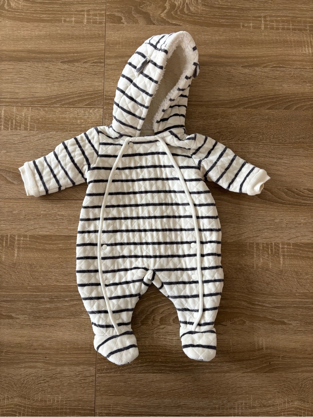 Nordstrom Baby quilted hooded bunting suit size newborn